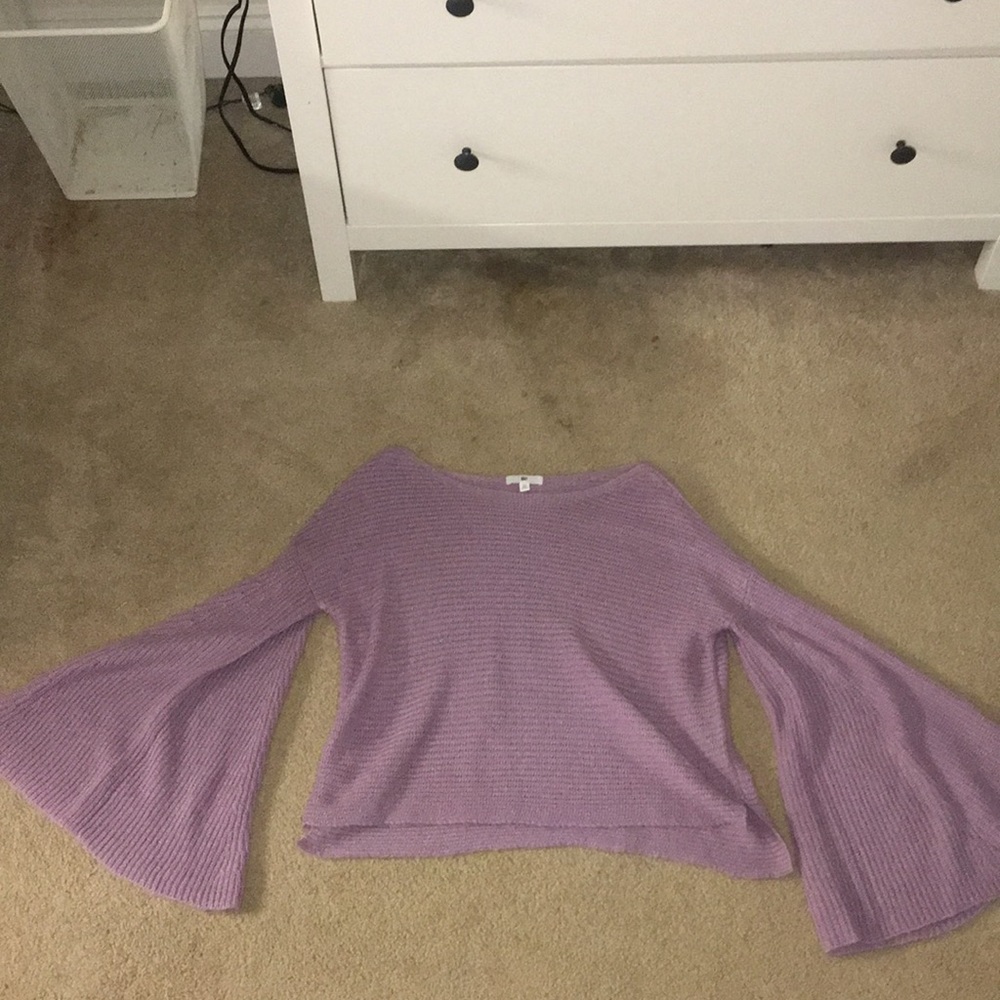 Flare sleeved sweater